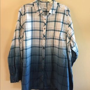 Long sleeve ombré shirt.